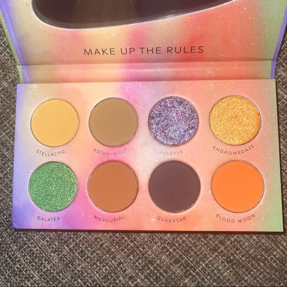 We Are Fluide Otherworldly eyeshadow palette - Picture 2 of 3
